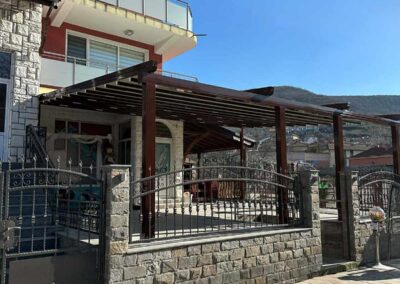 Класическа алуминиева пергола с вградено осветление